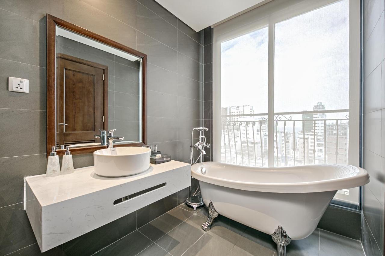 Cosmos Hotel Danang Екстер'єр фото