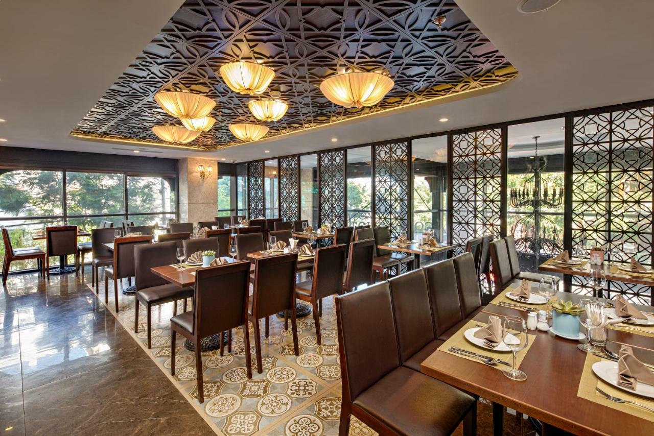 Cosmos Hotel Danang Екстер'єр фото